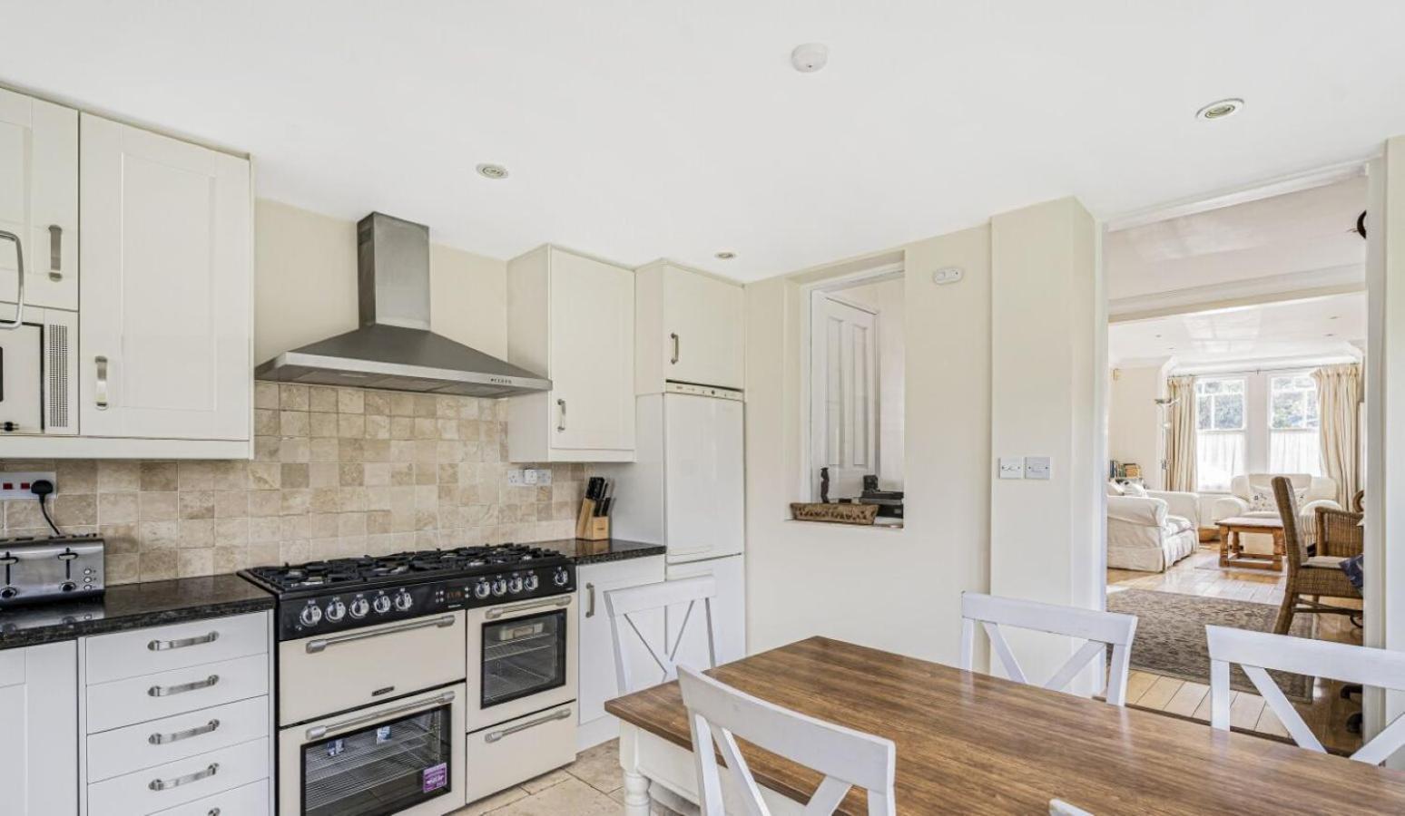 Holiday home Midsomer - Spacious, Light And Comfortable Victorian With Garden In Great Location - Great Base To Explore The