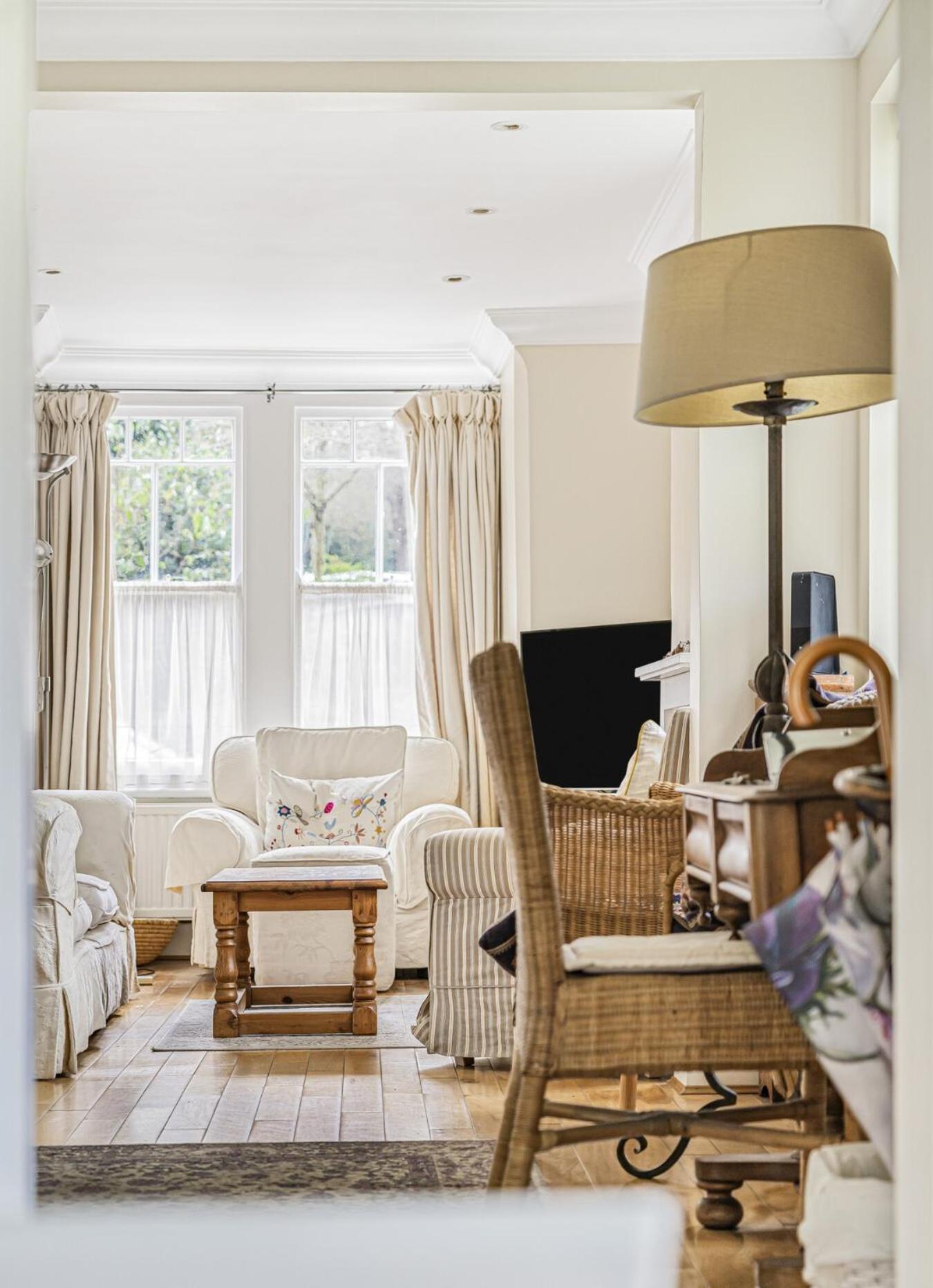 Midsomer - Spacious, Light And Comfortable Victorian With Garden In Great Location - Great Base To Explore The Holiday home *